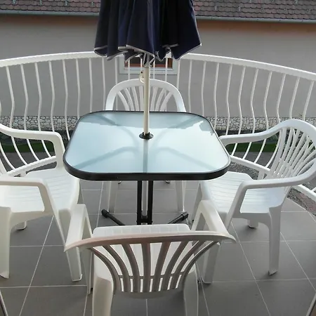 Apartmanhaz *