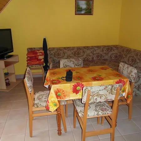 Apartmanhaz Διαμέρισμα
